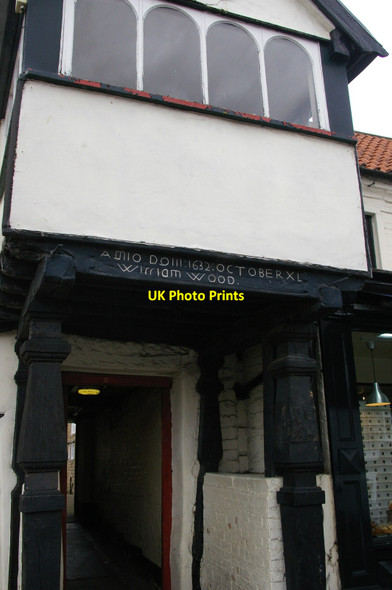 Photo 6"x4" Porch on the Black Swan pub, Market Place, Kirkbymoorside Kirkbymoorside c2015