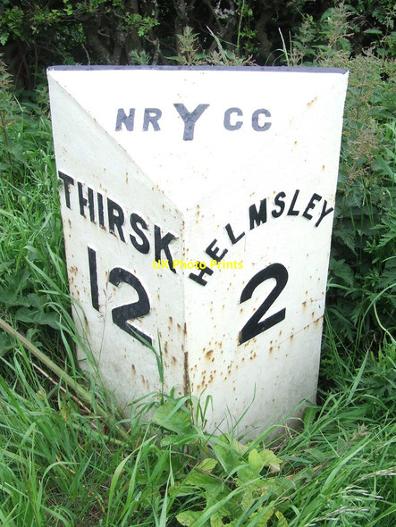 Photo 6"x4" Old Milepost Sproxton\/SE6181 c2015