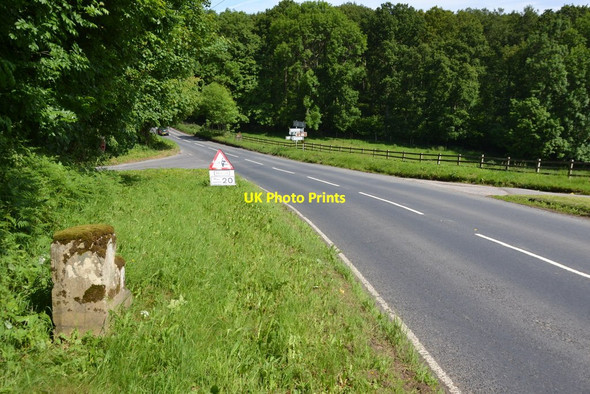 Photo 6"x4" Old Milestone Sproxton\/SE6181 c2015