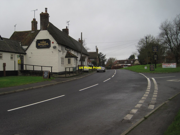 Photo 6"x4" The Three Horseshoes, Stibb Green Stibb Green c2015