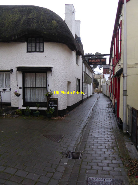 Photo 6"x4" Beach Street, Dawlish with sign for the Railway Inn Dawlish c2015