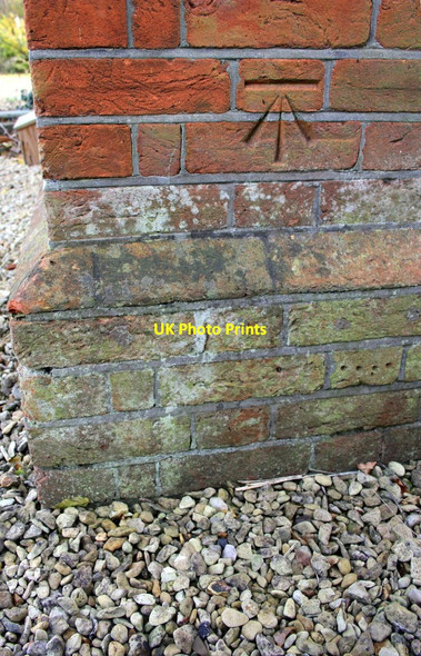 Photo 6"x4" Benchmark on Buildings Farm farmhouse Gozzard's Ford c2015