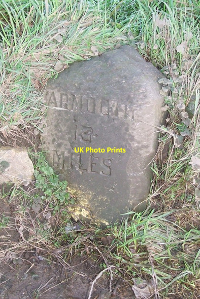 Photo 6"x4" Old Milestone Sharp Street c2015