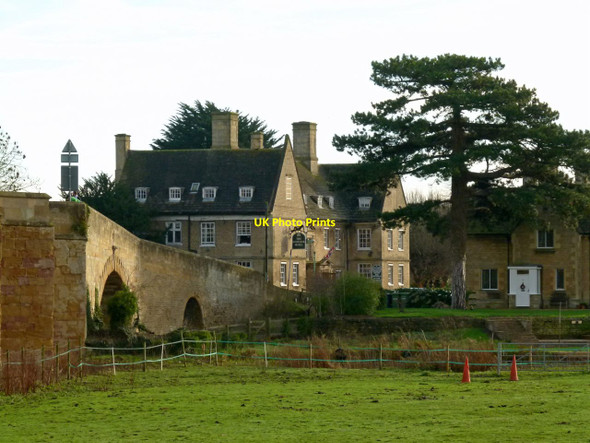 Photo 6"x4" The Haycock Inn Wansford\/TL0799 c2015
