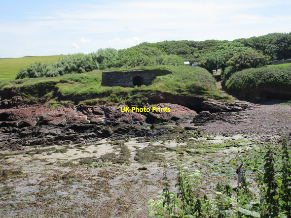 Photo 6"x4" Lime kiln at St. Bride's St Brides\/SM7910 c2015