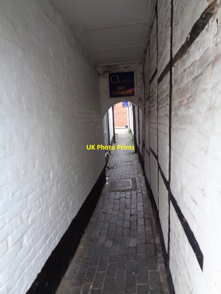 Photo 6"x4" Passage through a building, High Street, Tewkesbury Tewkesbury c2015