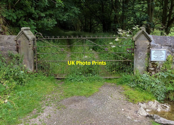 Photo 6"x4" Gates leading to Dovedale Wood Thorpe\/SK1550 c2014