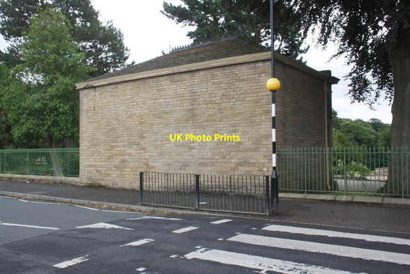 Photo 6"x4" Back of shelter on north side of Roberts Park Shipley\/SE1437 c2015