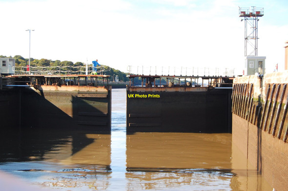 Photo 6"x4" Eastham Lock Eastham Ferry c2012