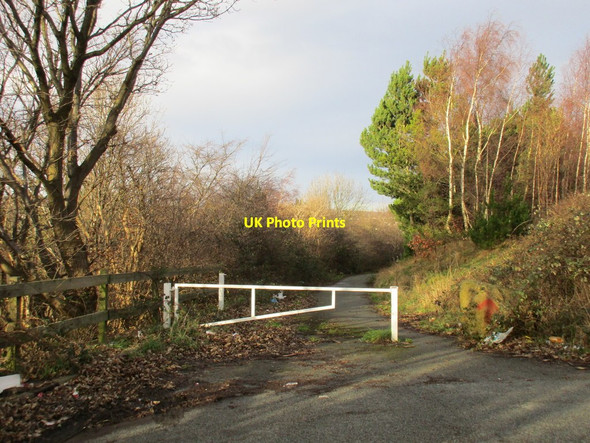 Photo 6"x4" Gate on Kilner Bank Huddersfield c2016