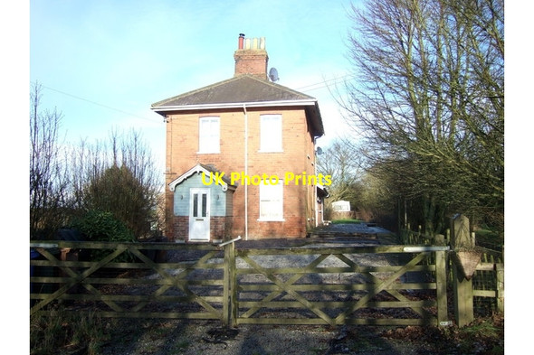 Photo 6"x4" Station House and platform, former Sigglesthorne railway station Little Hatfield c2016