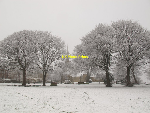 Photo 6"x4" St Peter's church and churchyard in the snow Pudsey\/SE2233 c2016