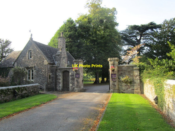Photo 6"x4" Entrance gates and lodge, Thornbury Castle Thornbury\/ST6490 c2014