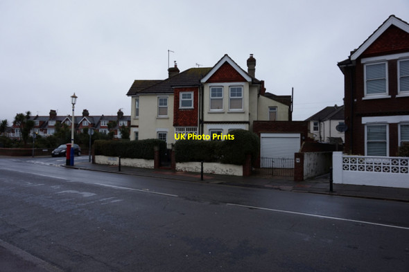 Photo 6"x4" Houses on Royal Parade, Eastbourne Roselands c2016
