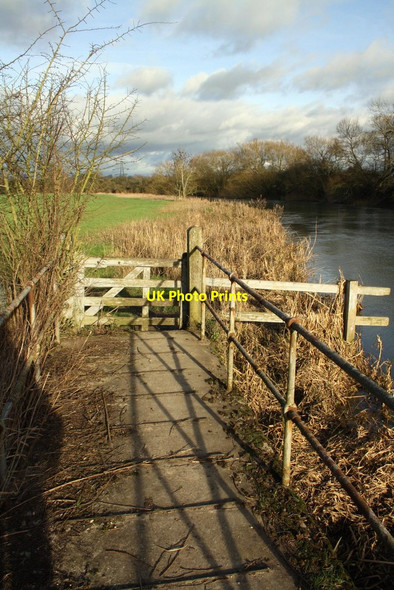 Photo 6"x4" Footbridge for Thames Towing Path, SW of Northmoor Lock Moreton\/SP4101 c2016