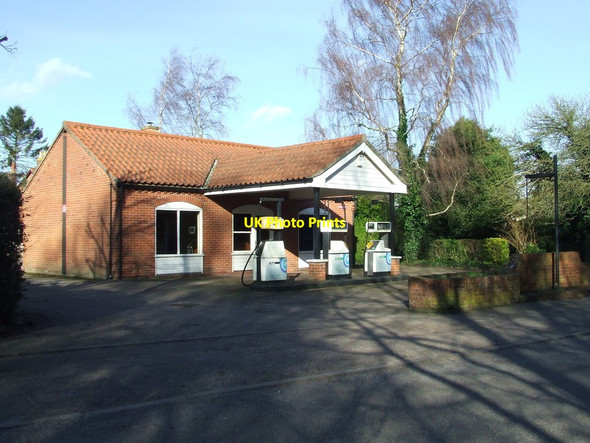 Photo 6"x4" Old Petrol Station Herringfleet c2016