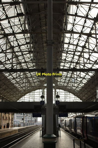 Photo 6"x4" Platforms 2 and 3, Manchester Piccadilly Station Manchester c2016