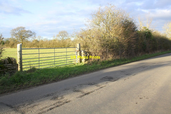 Photo 6"x4" Gateway for field beside Hatfield Pits Lane Hailey\/SP3512 c2016