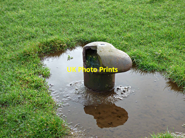 Photo 6"x4" Broken mooring bollard Port Glasgow c2016