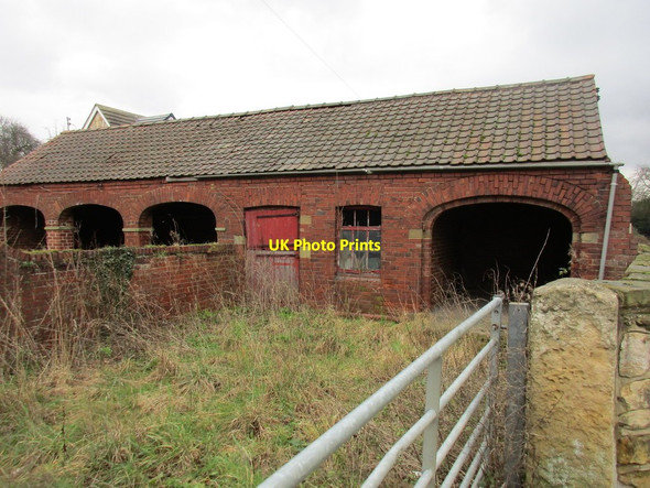 Photo 6"x4" Old farm buildings (3) Darrington c2016
