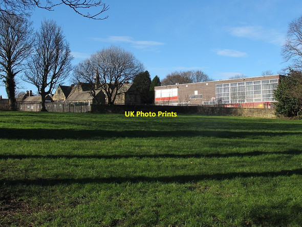 Photo 6"x4" New and old schools, Bramley Pudsey\/SE2233 c2016