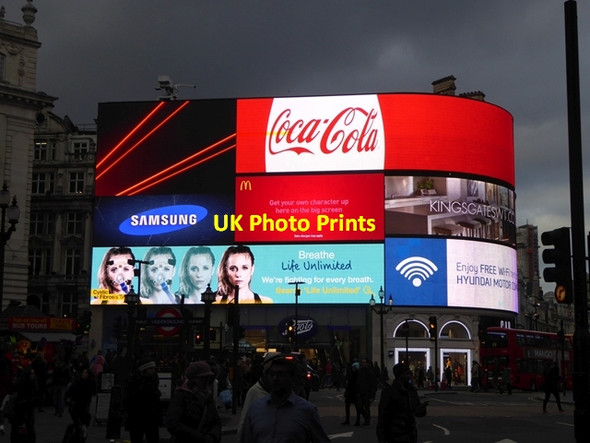 Photo 6"x4" Piccadilly Circus by night Westminster c2016