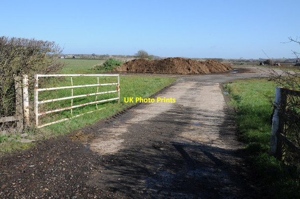 Photo 6"x4" Field entrance and muck bury Bretforton c2016