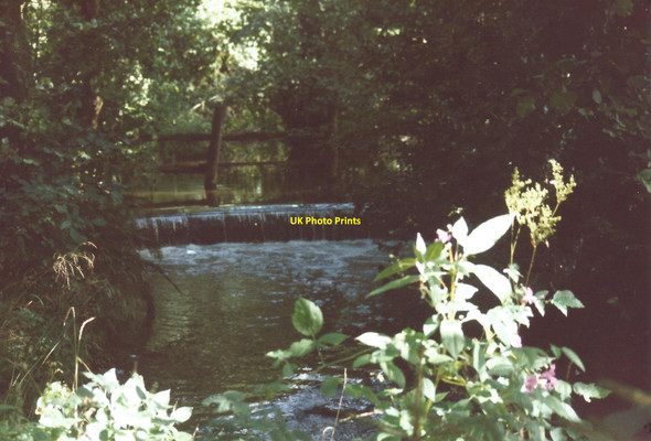 Photo 6"x4" The River Lin flows over a weir Newtown Linford\/SK5110 c1994