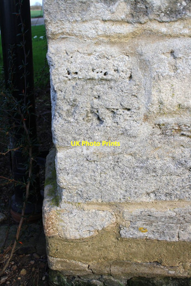 Photo 6"x4" Benchmark on Moreton Farm Moreton\/SP4101 c2016