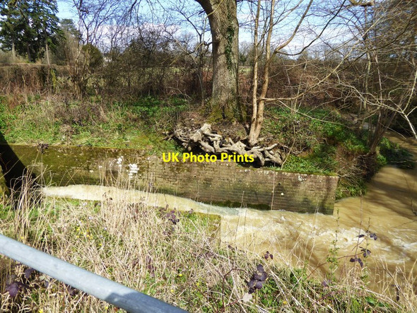Photo 6"x4" The River Mole gushes out from under Lambs Green Bridge Lambs Green c2016