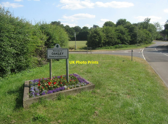 Photo 6"x4" Welcome to Oakley East Oakley c2015