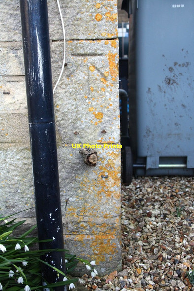 Photo 6"x4" Benchmark on 'Pennygreen Cottage' Hailey\/SP3512 c2016