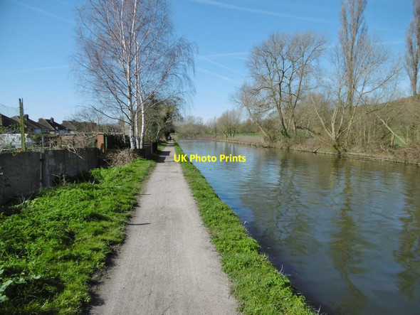 Photo 6"x4" Perivale, towpath Wembley c2016