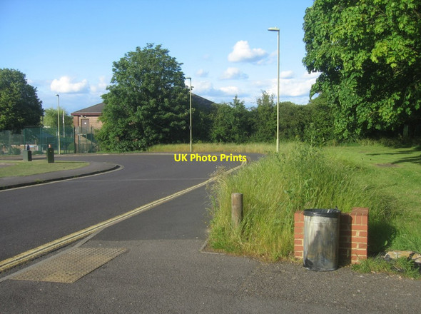 Photo 6"x4" Bend in Priestley Road Basingstoke c2015