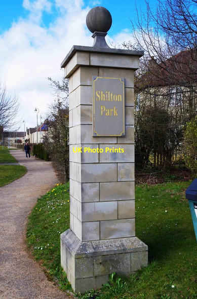 Photo 6"x4" Pillar, Bluebell Way, Shilton Park Estate, Carterton, Oxon Carterton\/SP2806 c2016