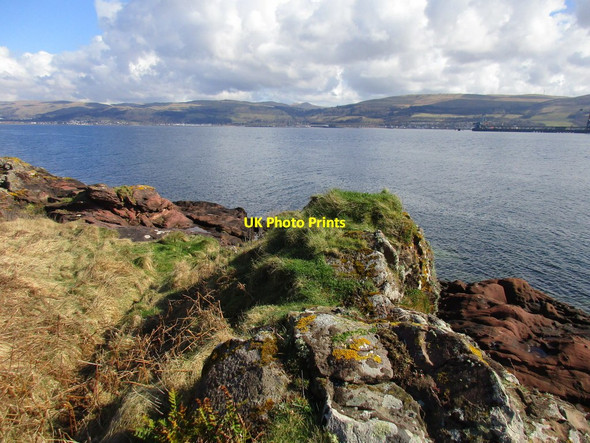 Photo 6"x4" Rocks on the Cumbrae shore Millport c2016