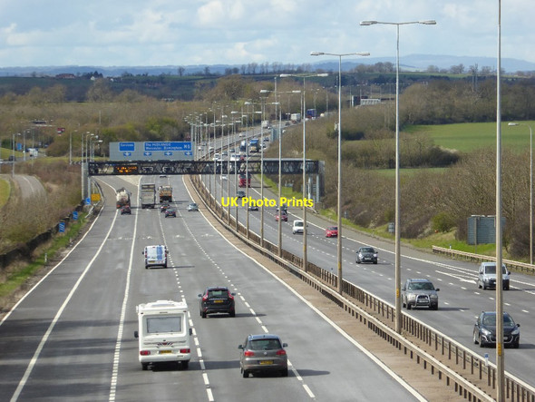 Photo 6"x4" The M5 motorway at Strensham Hill Croome c2016