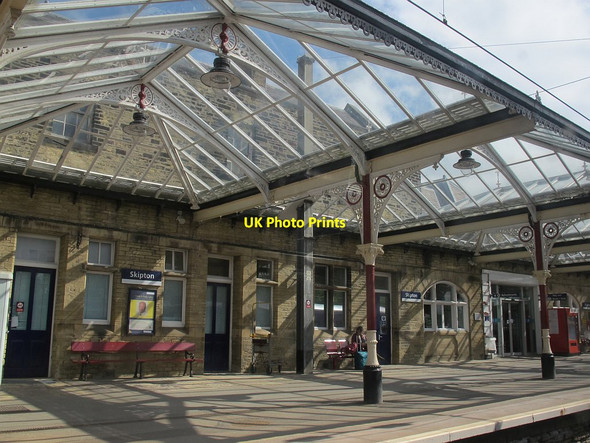 Photo 6"x4" Skipton station: canopy Skipton c2016