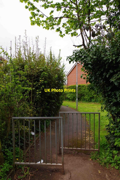 Photo 6"x4" Footpath to Suffolk Drive, Worcester Worcester c2016