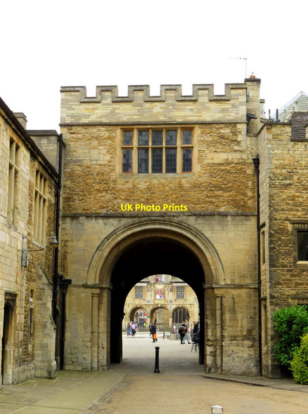 Photo 6"x4" The gatehouse to Cathedral Square Peterborough c2016