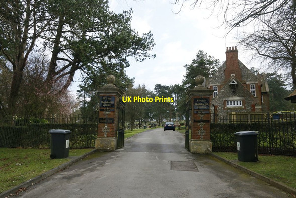 Photo 6"x4" Gates to the Cemetery No Man's Land\/SU5029 c2016