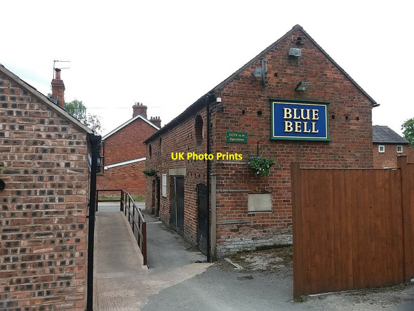 Photo 6"x4" Barn behind the Blue Bell  Brownlow Heath c2016