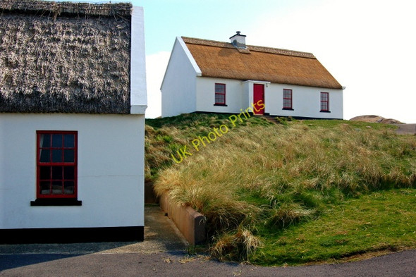Photo 6"x4" Cruit Island -  2 of 10 Donegal Thatched Roof Cottages Kincaslough c2008