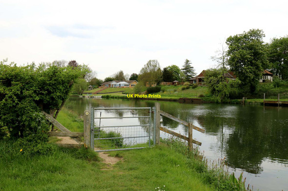 Photo 6"x4" A gate on the Thames Path Burcot\/SU5695 c2016