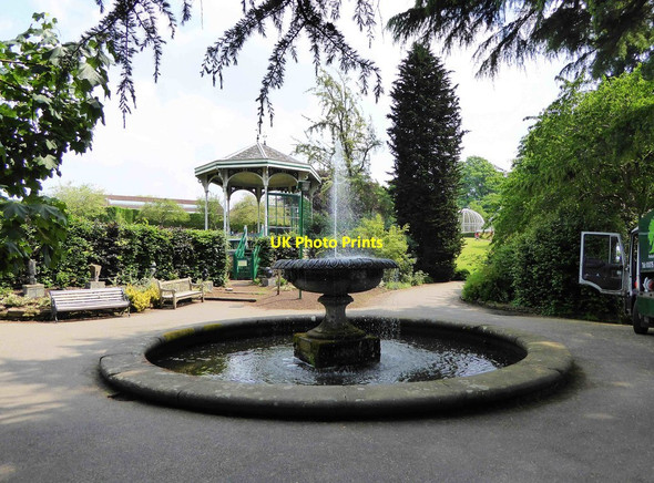Photo 6"x4" Fountain and bandstand at Birmingham Botanical Gardens, Edgbaston, Birmingham Smethwick c2016