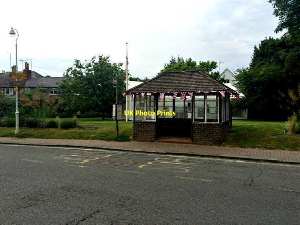 Photo 6"x4" Bus shelter with bunting Hurstpierpoint c2016