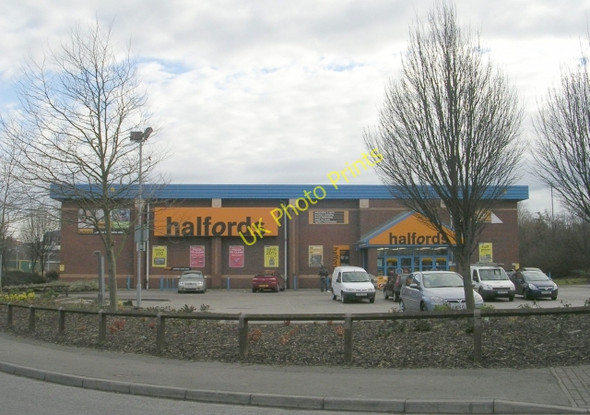 Photo 6"x4" Halfords - Park Road Retail Park Pontefract c2009