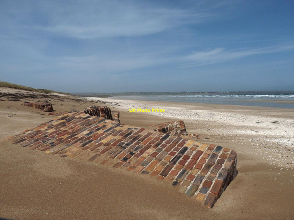 Photo 6"x4" Brickwork remains, Tr\u00c3\u00a0igh Mhealaboist, Stornoway, Isle of Lewis Br\u00e0igh na h-Aoidhe c2016
