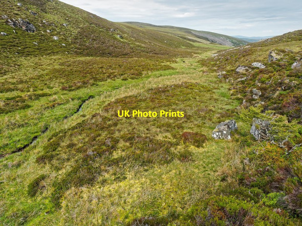 Photo 6"x4" Caochan a' Ghille Allt Tarsuinn\/NH7025 c2016