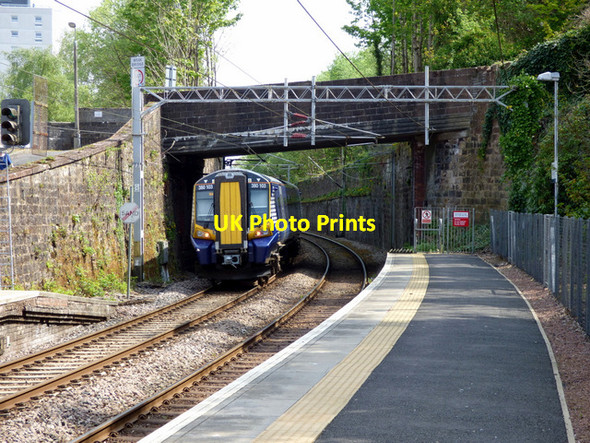 Photo 6"x4" Train leaving Port Glasgow Port Glasgow c2016
